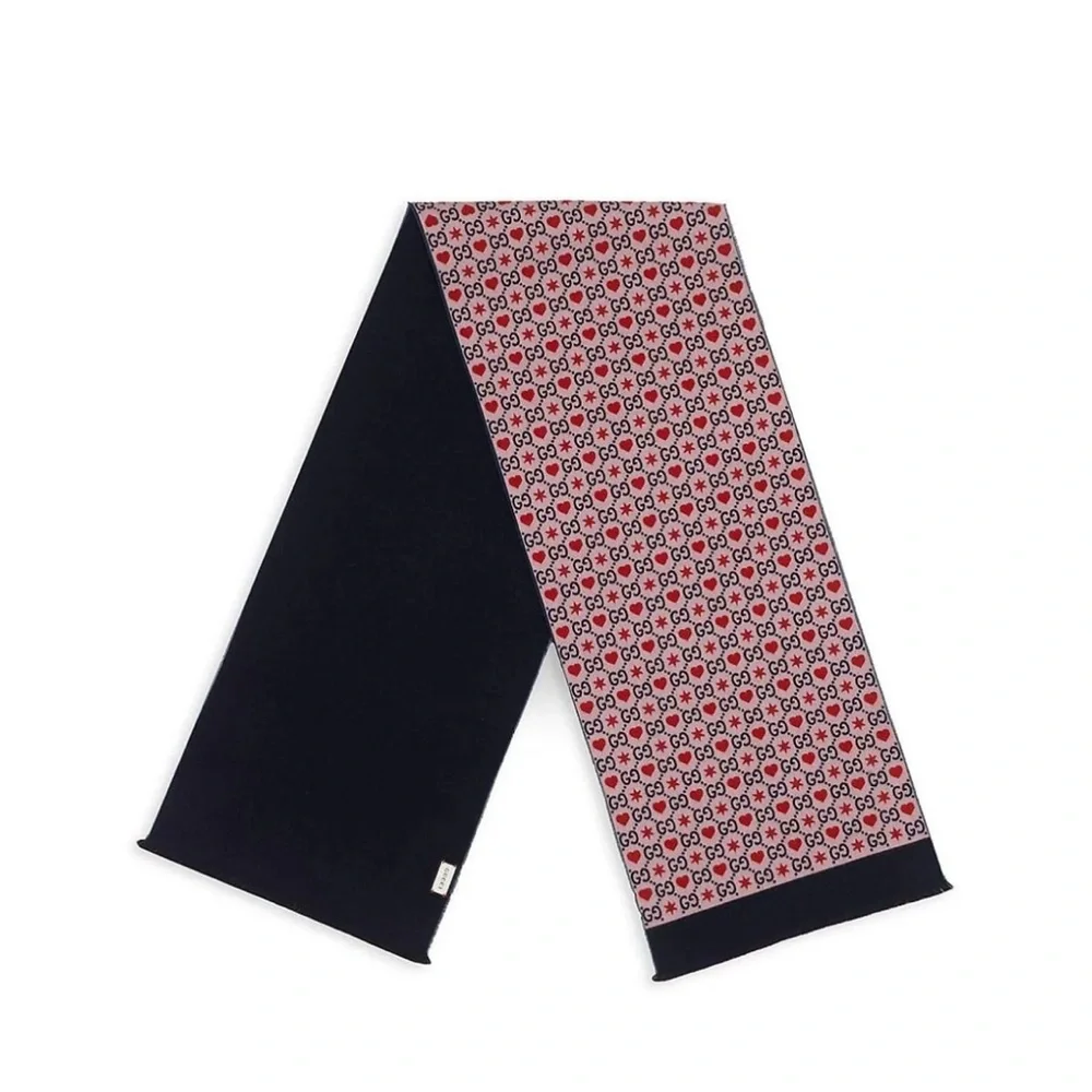 Gucci Logo Heart Scarf - Picture 2 of 5